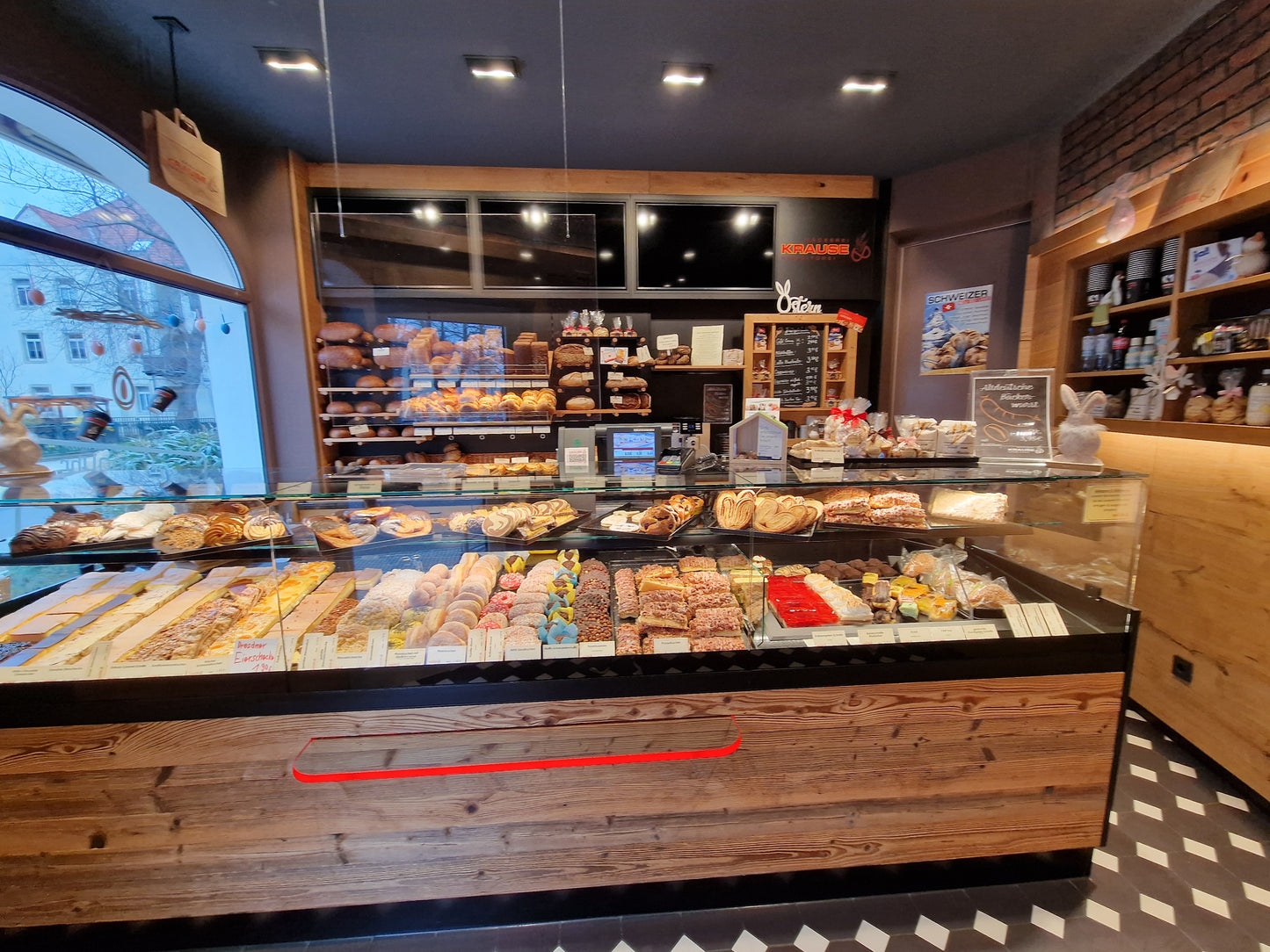 Hauptgeschäft - Lilienthalstraße 18, Tel: 0351 272 80 40 2